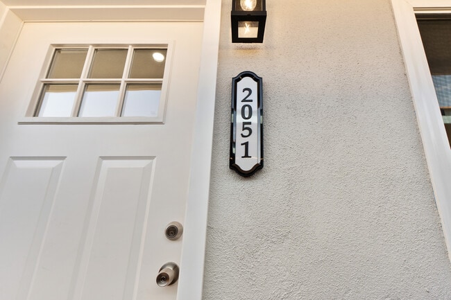 Photo - 2051 E Harding St Apartment