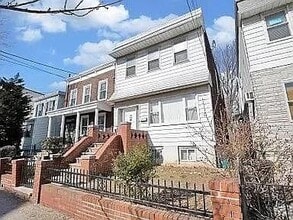 Building Photo - 69 Tuers Ave