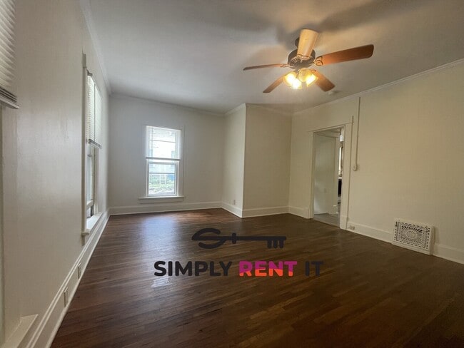 Foto del edificio - 2 and 3 Bedroom Duplex on Campus Available...
