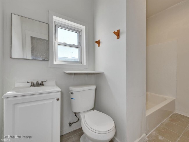 Foto del edificio - 3 br, 1 bath  - 710 N Elizabeth St Apt 3F