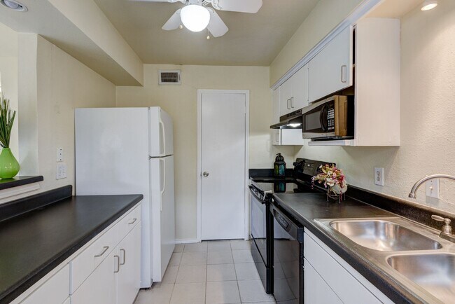 Foto del edificio - 6422 Burgoyne Dr.