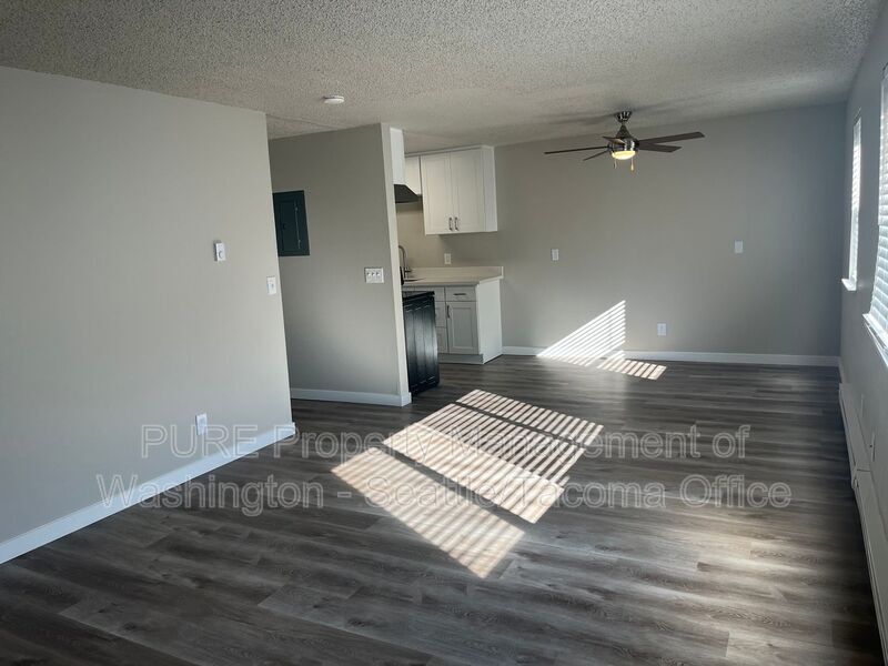 421 Ambaum Blvd SW Unit 202, Burien, WA 98166 Condo for Rent in