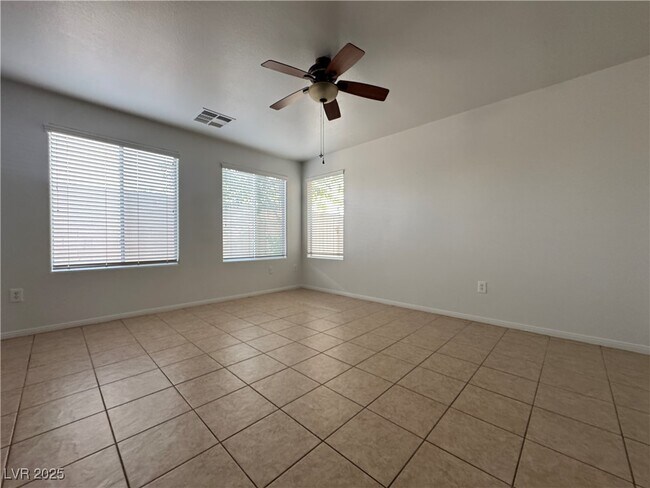Foto del edificio - 9934 Juniper Haven Ave