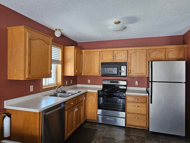 Building Photo - 5501 Mallard Ln