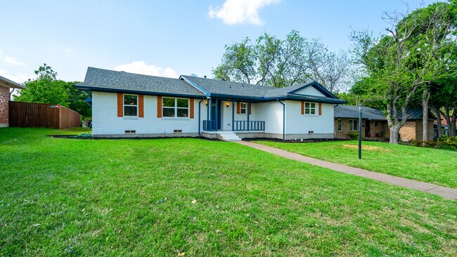 Building Photo - 8821 Forest Cliff Dr