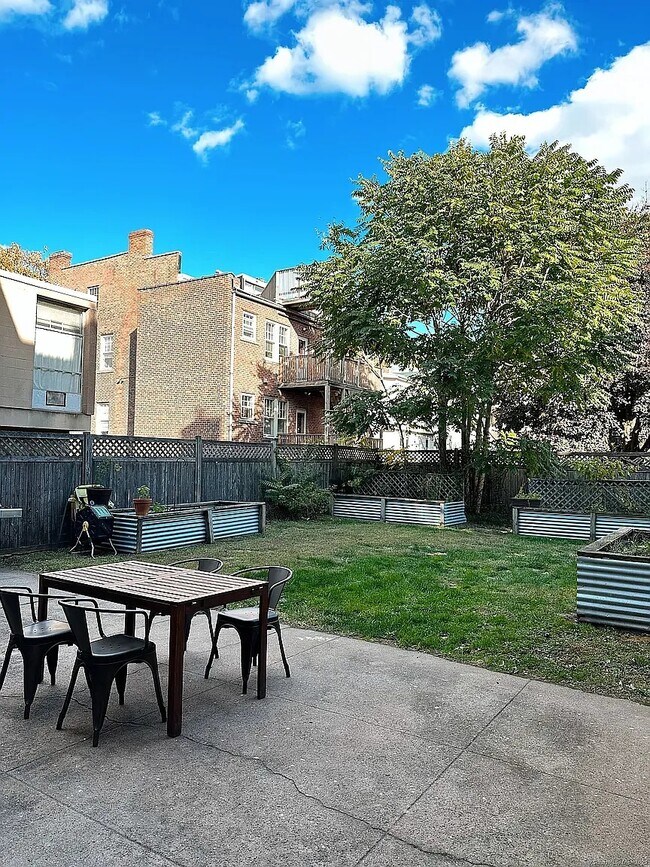 Building Photo - 99 Olive St