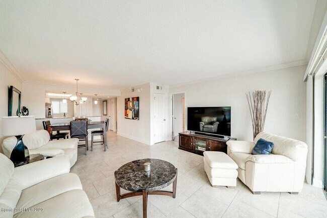 Foto del edificio - Beautiful 2/2 with a view of the canal!