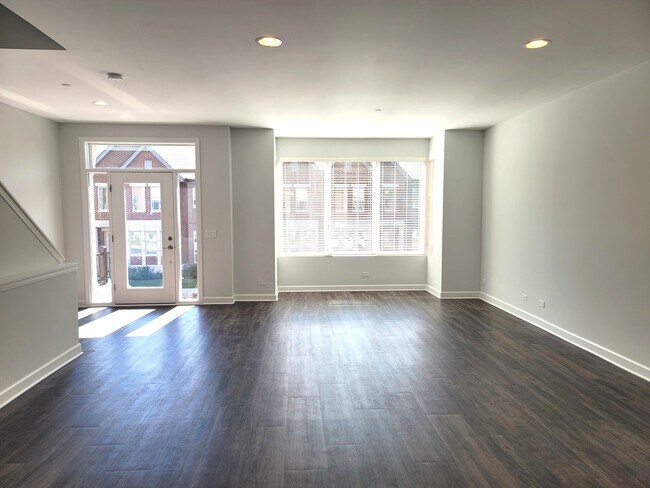 Foto del edificio - 1257 Gateway Ct
