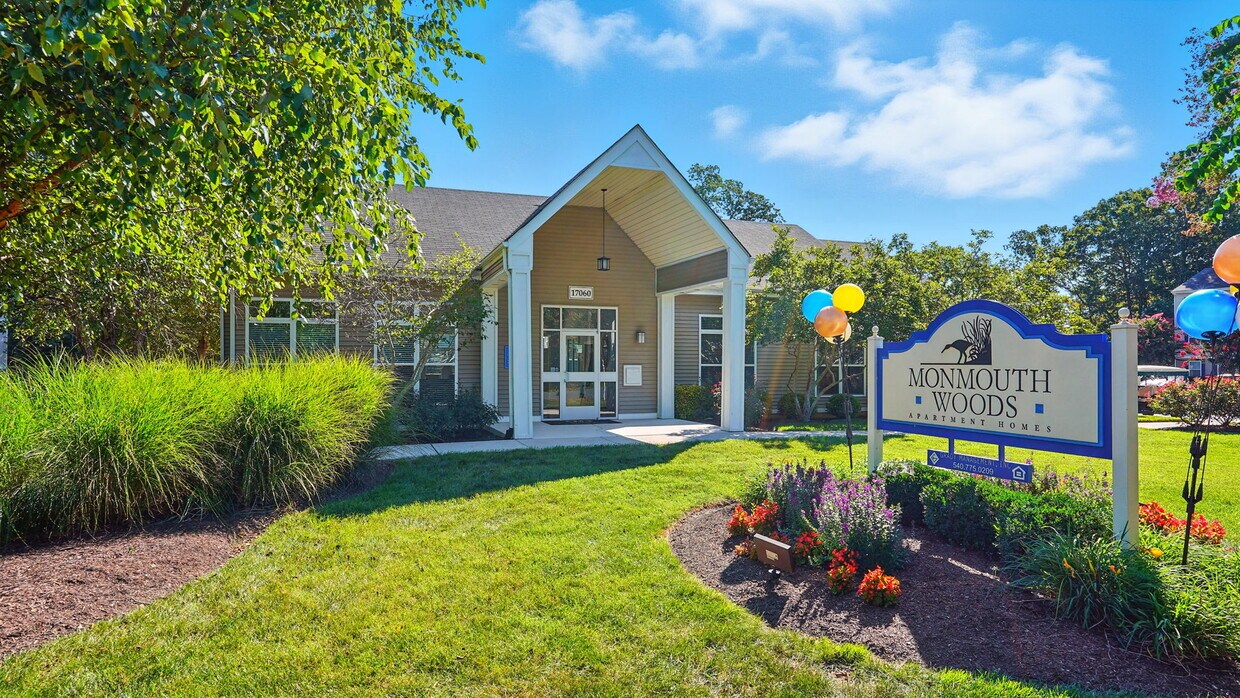 Foto principal - Monmouth Woods Apartments