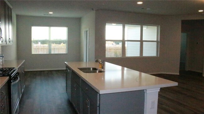 Foto del edificio - 119 Watercourse Wy