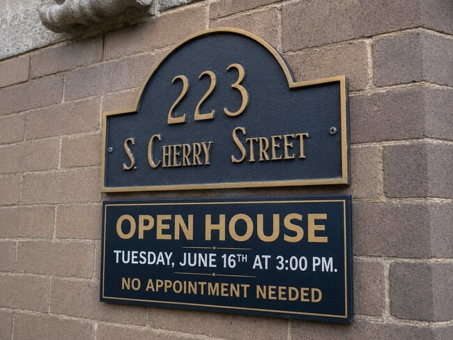 Building Photo - 223 S Cherry St