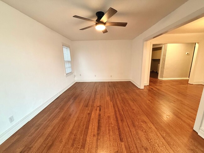 Foto del edificio - Updated 2BD 1BA Home in Douglas Place!!