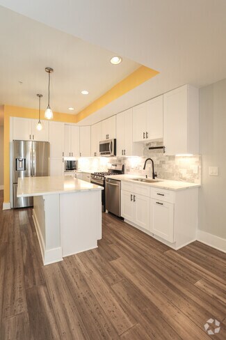 Building Photo - 1225 Raum St NE