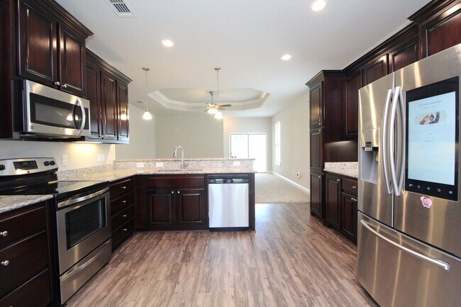Foto del edificio - Modern 3BR/2BA Home in Millview Estates with Open Layout, Granite Kitchen, Stainless Steel Applia...