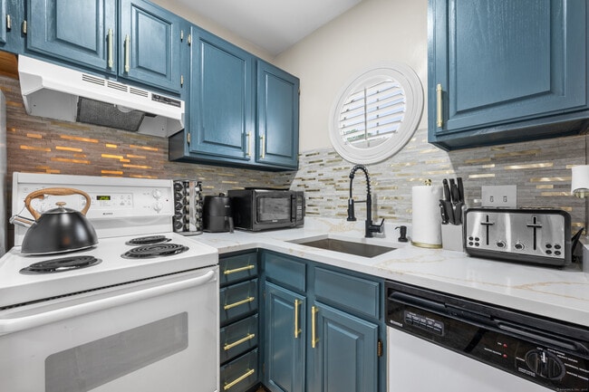 Foto del edificio - 2122 Old Pond Ln
