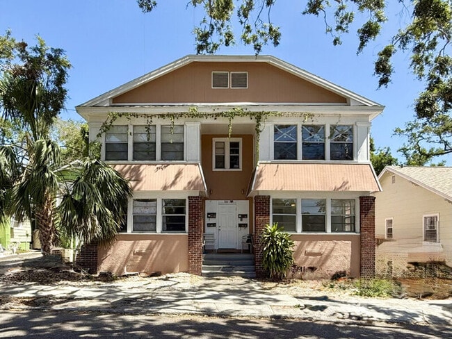 Building Photo - 725 14th Ave S