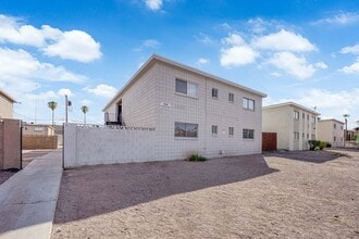 Building Photo - 2908 E Poplar Ave