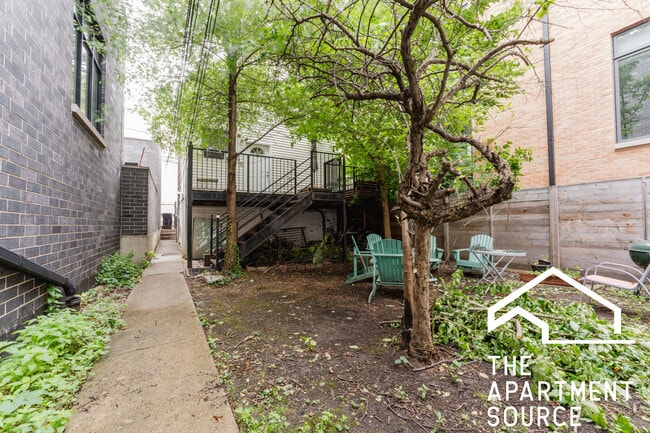 Building Photo - 1819 W Cortland St