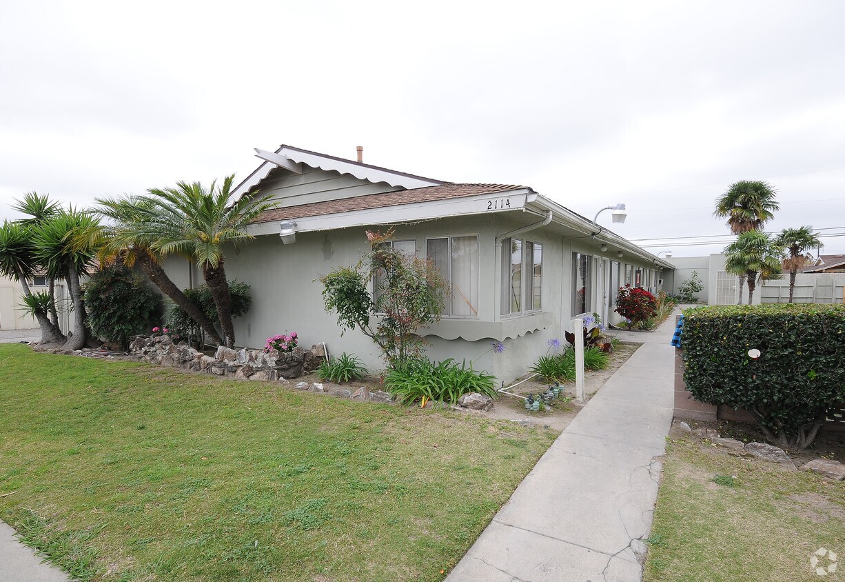 Primary Photo - 2114 E La Palma Ave