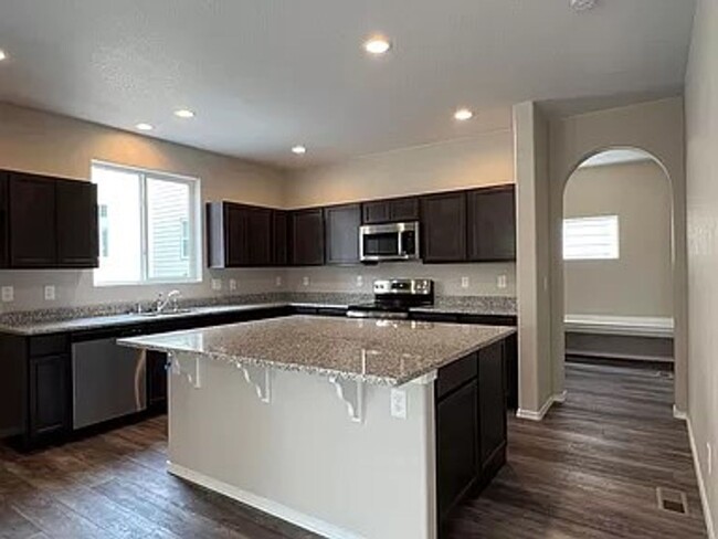 Building Photo - 3863 Vineyard Cir