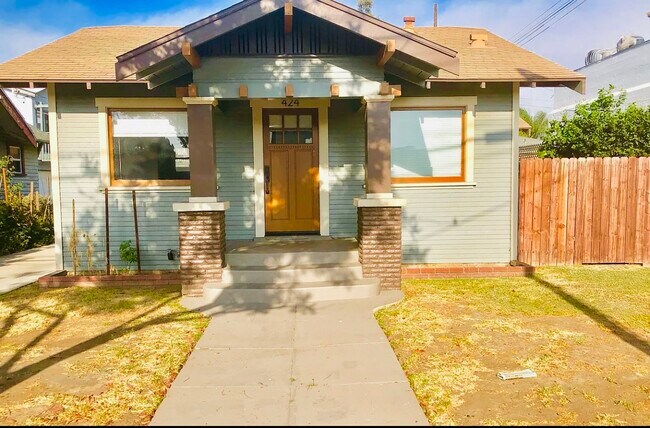 Building Photo - 424 Temple Ave