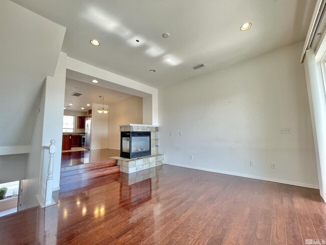 Foto del edificio - 3100 Sterling Ridge Cir