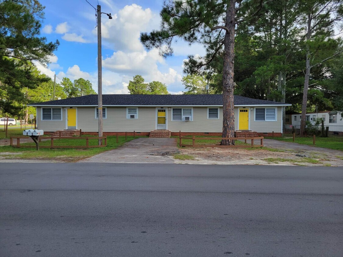 Apartment - 1219 Charmain St