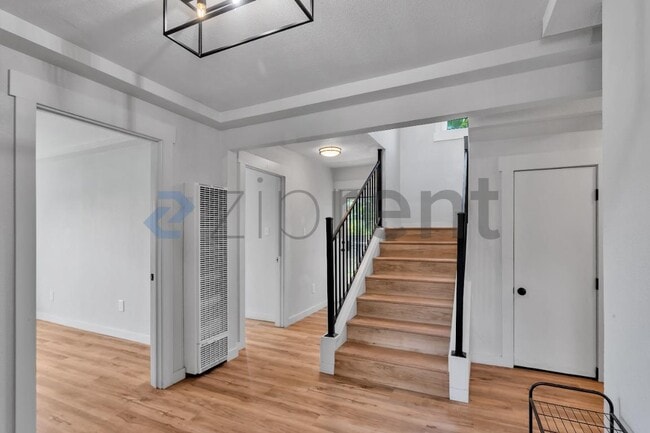 Building Photo - Unit N/a