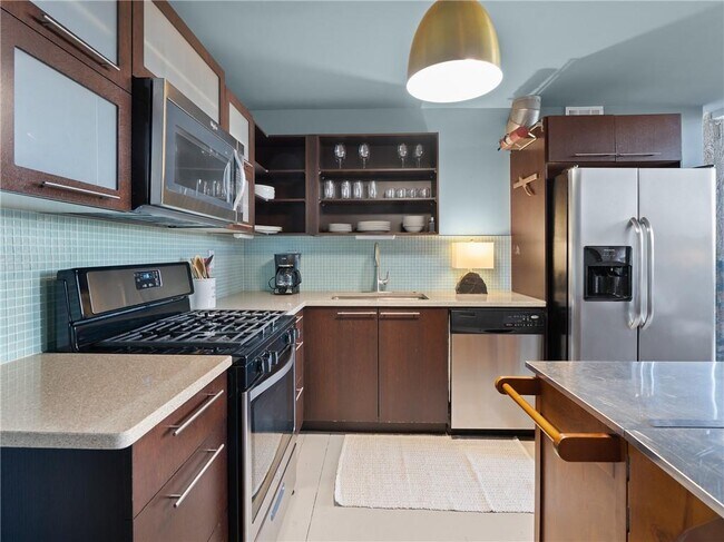 Foto del edificio - 170 Boulevard NE