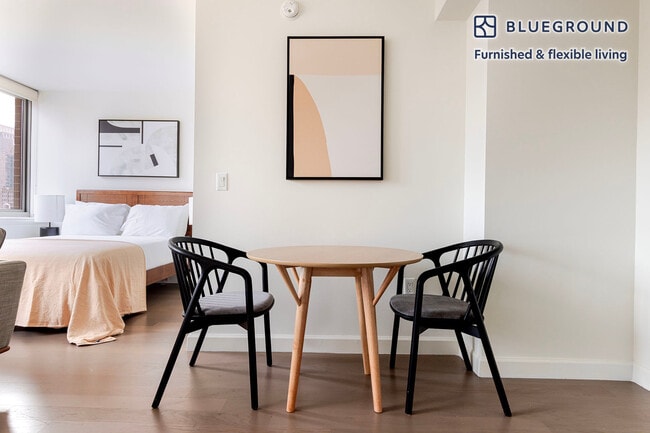 Building Photo - 561 10th Ave