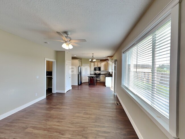 Foto del edificio - 5154 Yukon Court NE