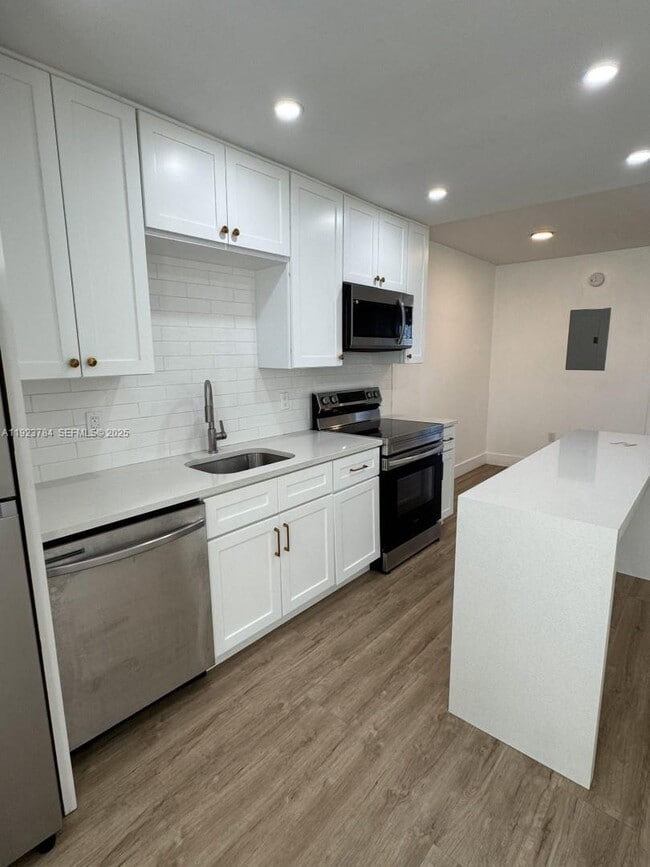 Foto del edificio - 1720 Cleveland St