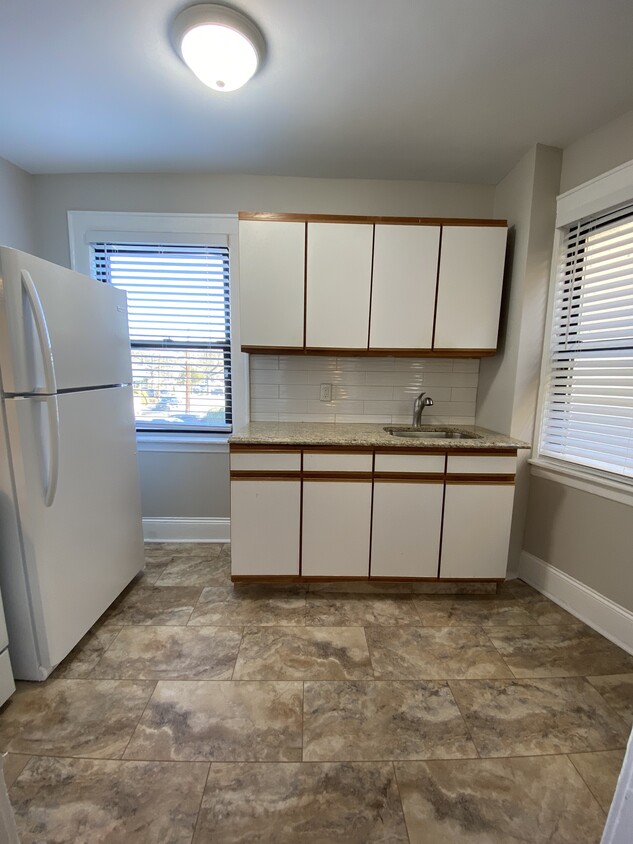 Kitchen - 661 Franklin Ave