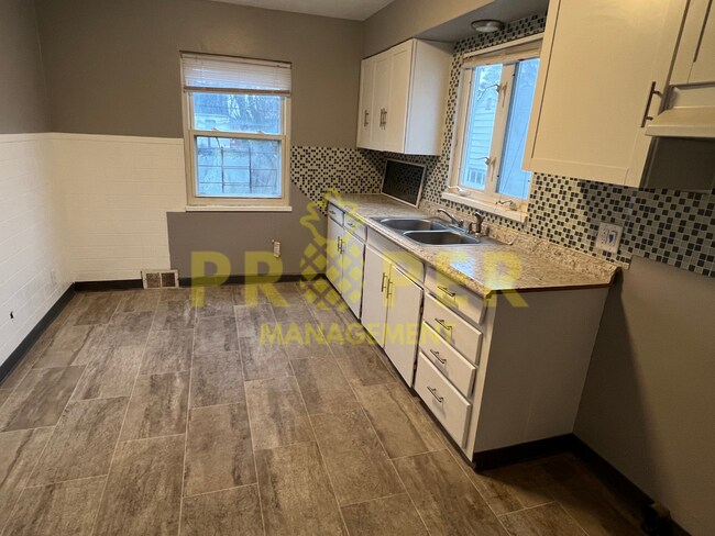 Building Photo - 3 bedrooms 1.5 bath