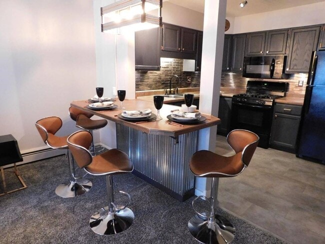 Building Photo - Charming 1BR Condo in Milwaukee