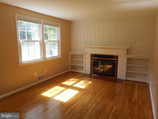 Foto del edificio - 7826 Ridgewood Dr