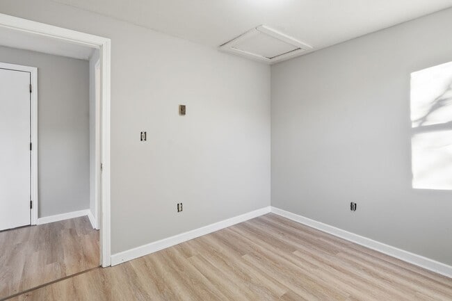 Foto del edificio - 26 Old West Brookfield Rd