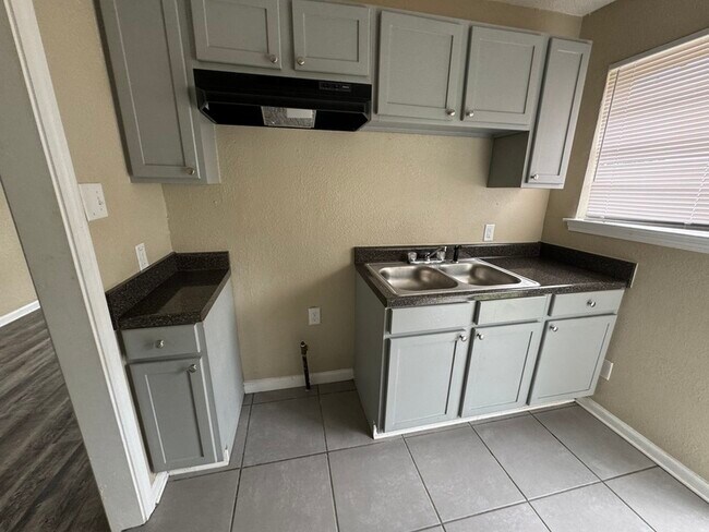 Foto del edificio - 87 Eastview Dr