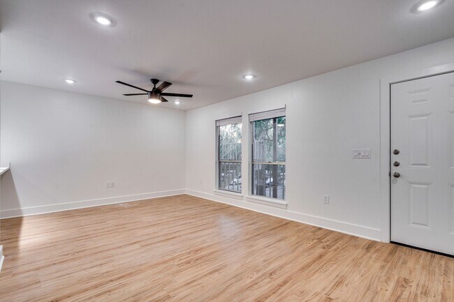 Foto del edificio - 704 W 21st St