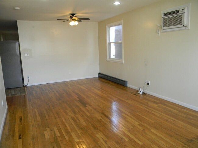 Building Photo - 169 Clendenny Ave