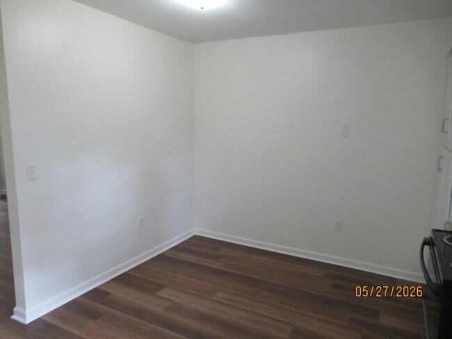 Building Photo - 251 Rast St