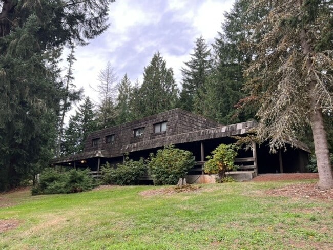 Building Photo - R318