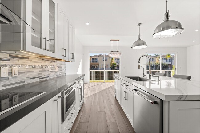 Foto del edificio - 3110 NE 210th St