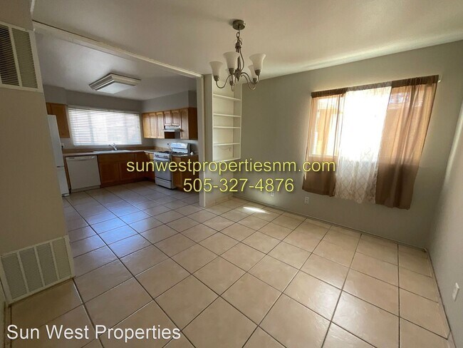 Foto del edificio - 3 br, 2 bath House - 2105 E. 12th St.
