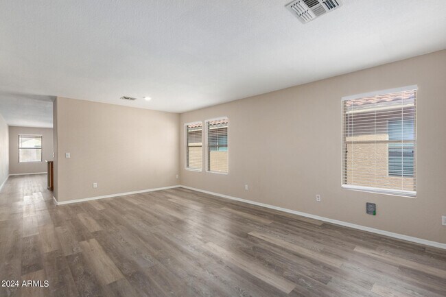 Building Photo - 2810 W San Carlos Ln