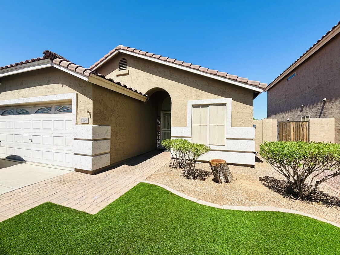 Primary Photo - 1334 S Heritage Dr
