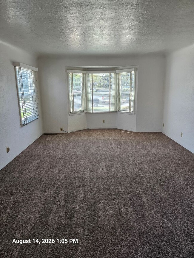 Foto del edificio - 748 E San Joaquin Ave