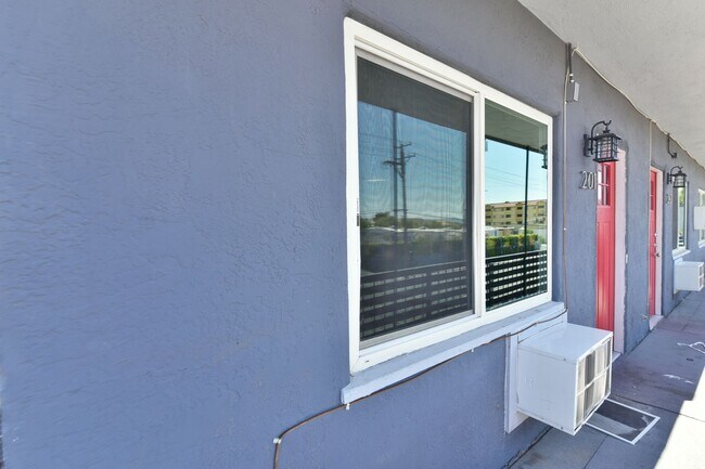 Building Photo - 1109 Stewart Ave