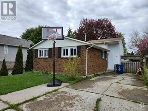 Building Photo - 442 McNaughton Ave E