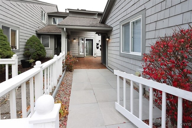 Building Photo - 442 Summerhaven Dr N